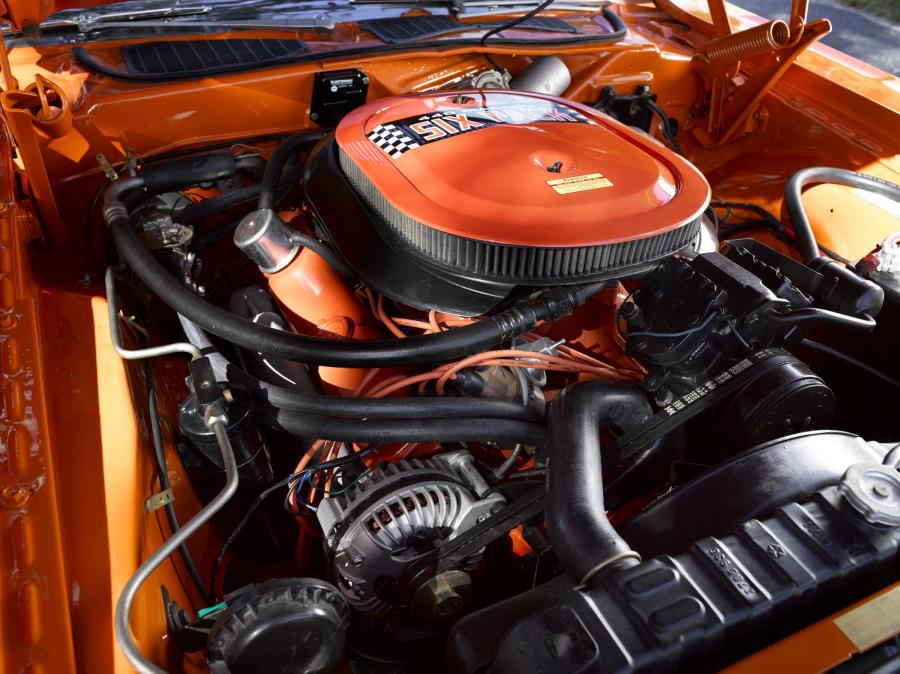 Моторный отсек Dodge Challenger R/T SE 440 Six Pack Formal Hardtop 1970 года  (фото 9 из 24)